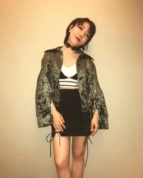 吴莫愁素颜照片大全(吴莫愁卸妆素颜很清纯高清图片) 图1