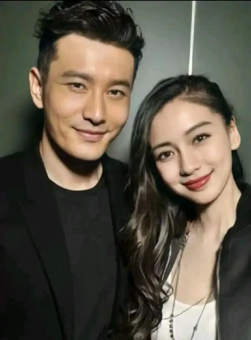 有人拍到一名帅哥出现杨颖的房车里,后两人一起约饭,吃火锅,还一起