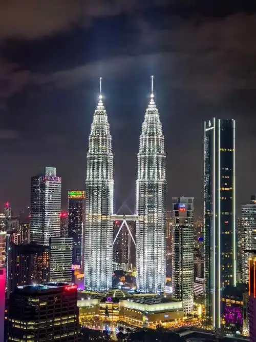 吉隆坡双子塔太漂亮啦! 马来西亚的人真的很热情 欢迎 期待你 - 抖音