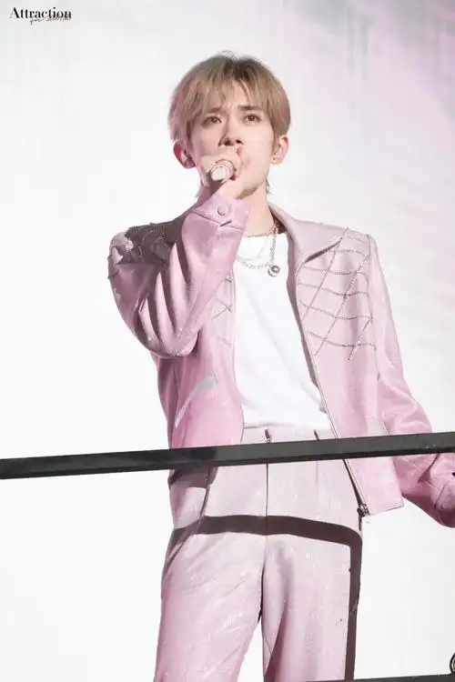 易烊千玺_新浪新闻