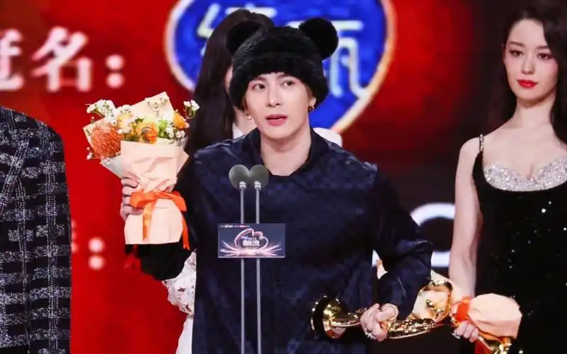 【王嘉尔】微博之夜年度国际表现力音乐人