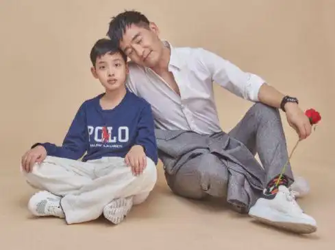 有种"国产混血"叫程莉莎,儿子11岁大长腿,小小年纪帅出新高度