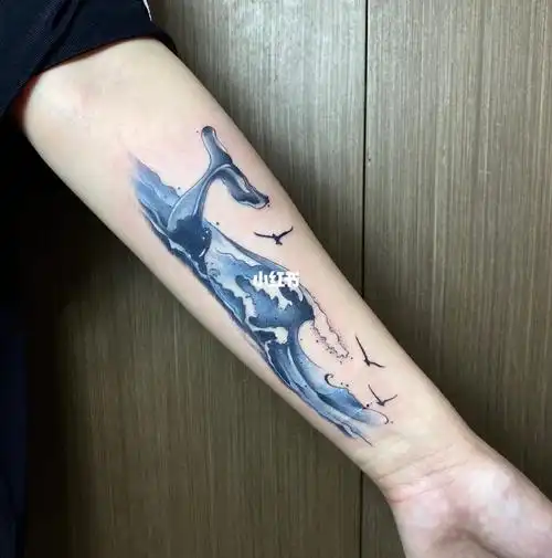 浪花纹身鲸鱼纹身