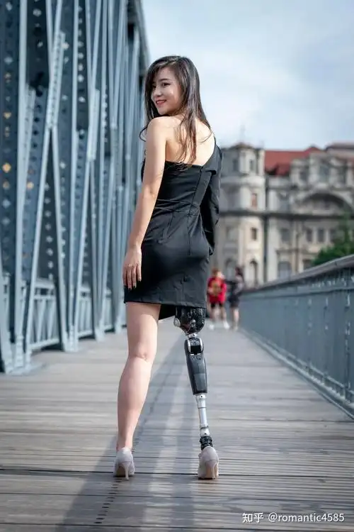 主动露出腿部假肢上街,是种怎样的体验? - 知乎