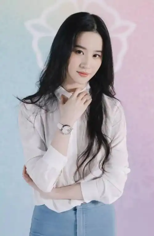 跟明星学单品这些年刘亦菲穿过的白衬衫大总结