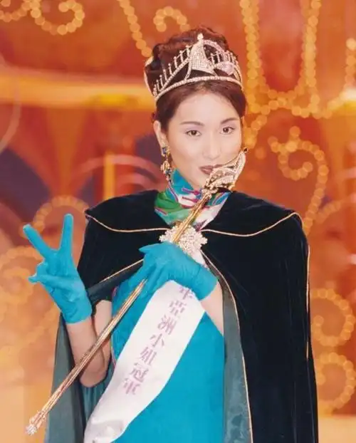 介入前"上海富商"周正毅婚姻,还被周正毅当时的太太毛玉萍当众扇耳光