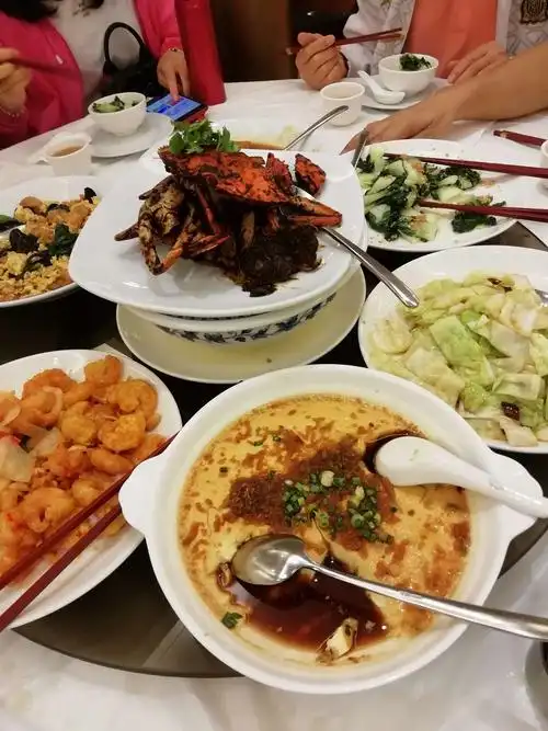 品尝美味午餐后,乘车前往马来西亚新山,入住超豪华酒店"珍珠酒店".