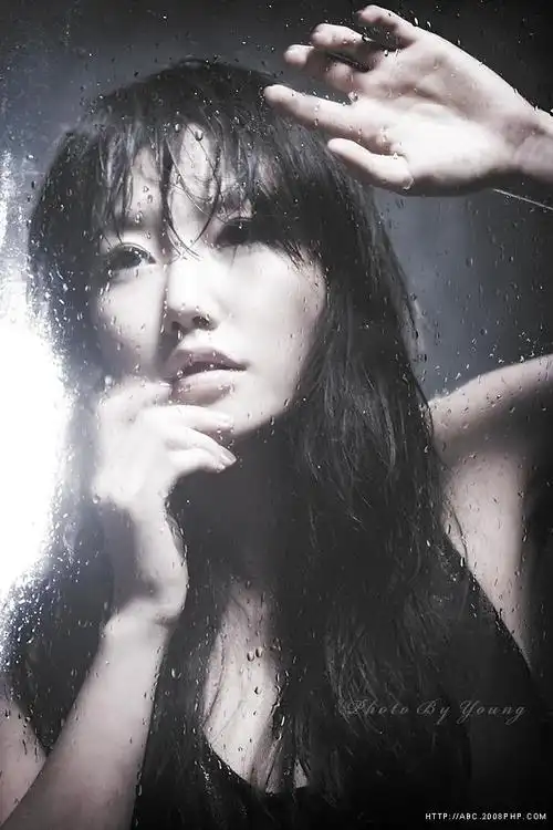 韩国隔着玻璃的朦胧美-女性摄影