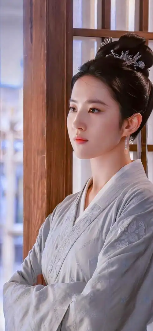 影视明星刘亦菲个人简历(靠"干爹"扶持走上巅峰) - 帮企客