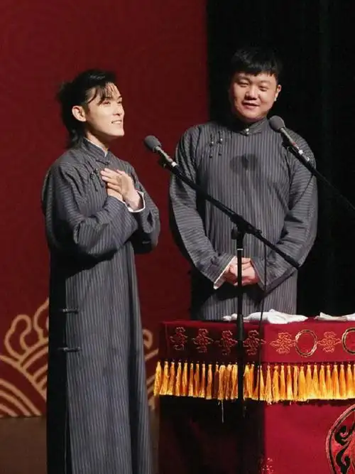 德云花魁关九海路边签名回应粉丝开专场的事情九海真是火了