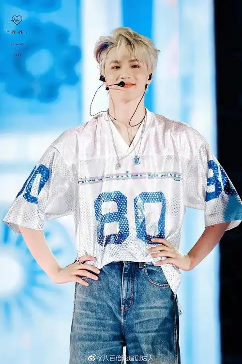 刘耀文这套舞台妆造真的封神了银发好