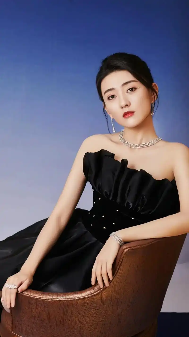 梁洁,1994年6月16日出生,中国内地女演员,毕业于中央戏 - 抖音