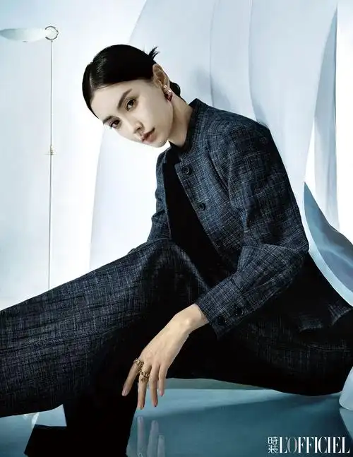 angelababy墨蓝色西装