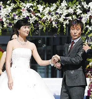 社会民生   高峰与妻子范春玲