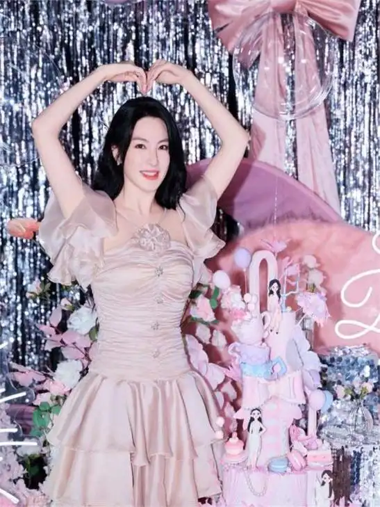 张雨绮晒照庆37岁生日,身姿优雅,被曝新恋情后更有女人味