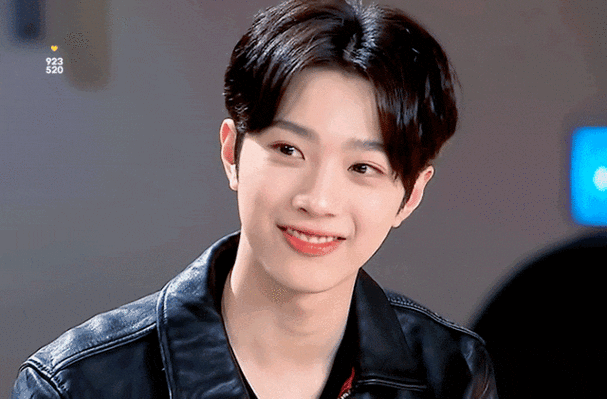 赖冠霖与神秘女性亲密约会曝光