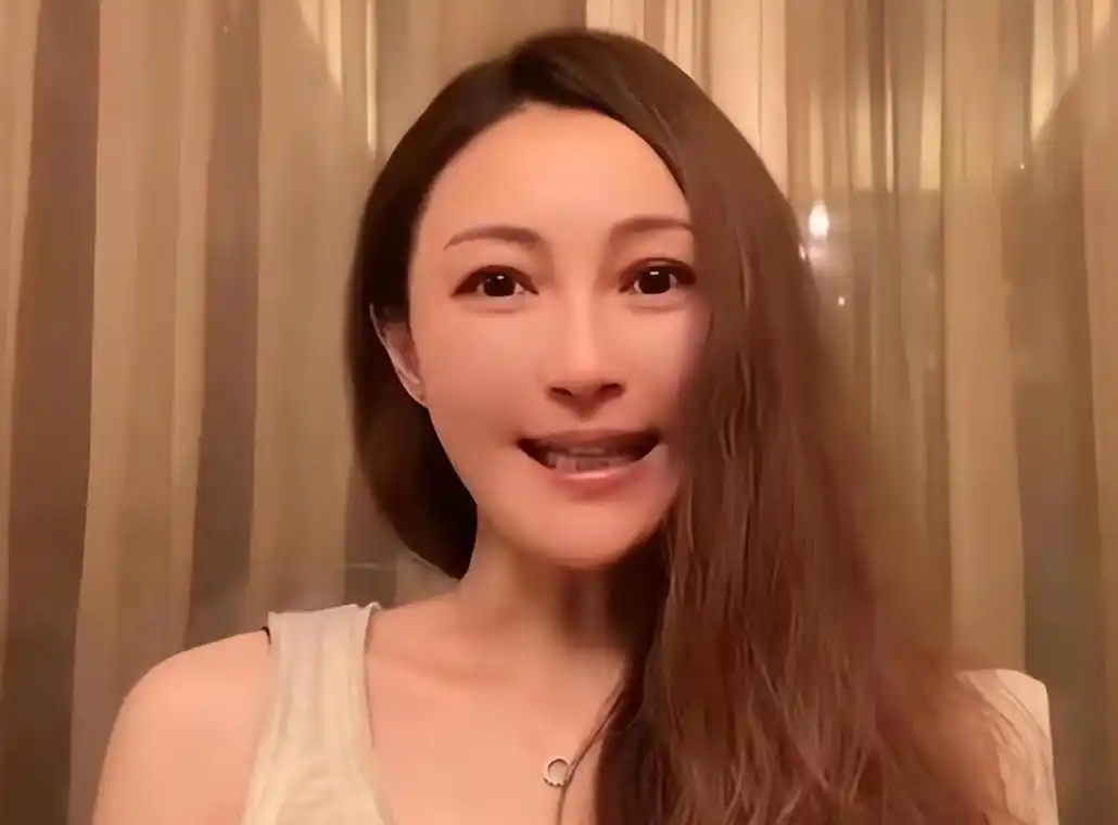 41岁姚笛近照认不出,尖下巴大眼睛连声音也变了,这是经历了啥?
