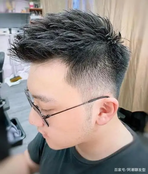 2021年3款帅气男生发型精选款,剪完减龄又显时髦!