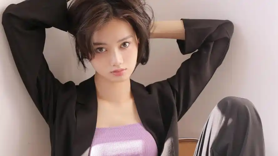 酷酷的韩系少女主题桌面动态壁纸