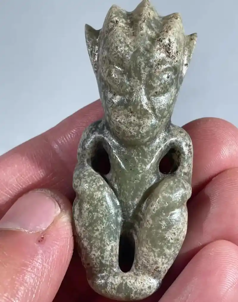 红山文化时期高古玉河磨玉满云雾沁太阳神 尺寸如图  全部底价 - 抖音