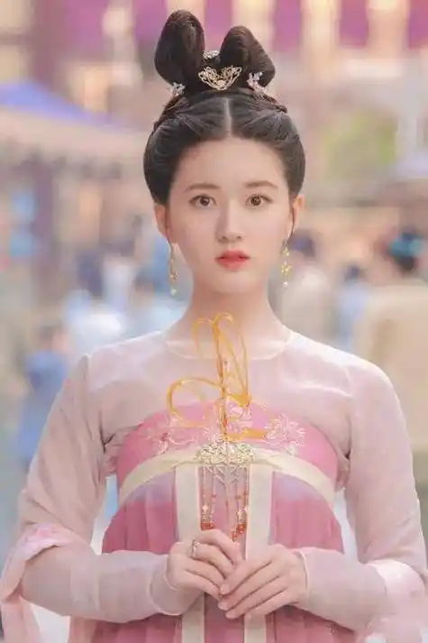 原创赵露思化身田园公主裸粉色长裙美照引粉丝疯狂