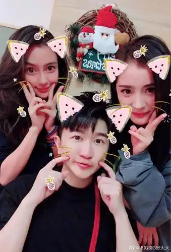 张大大晒照为杨幂庆生和baby三人行欢乐多多