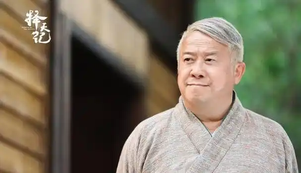 为何曾宝仪到现在仍无人敢娶?知情人透露:或许与父亲曾志伟有关