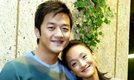 一提到周迅,不由得会让人联想到她在电影《红高粱》中与朱亚文的精彩