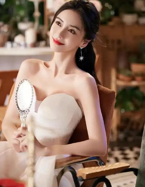 杨颖复出计划曝光拍时尚杂志风格大变当地被曝与疯马秀有关联