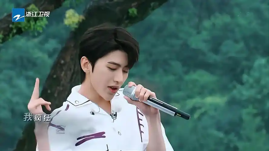 奔跑吧:蔡徐坤跑男版《情人》, 狂野与深情完美融合,帅到爆炸
