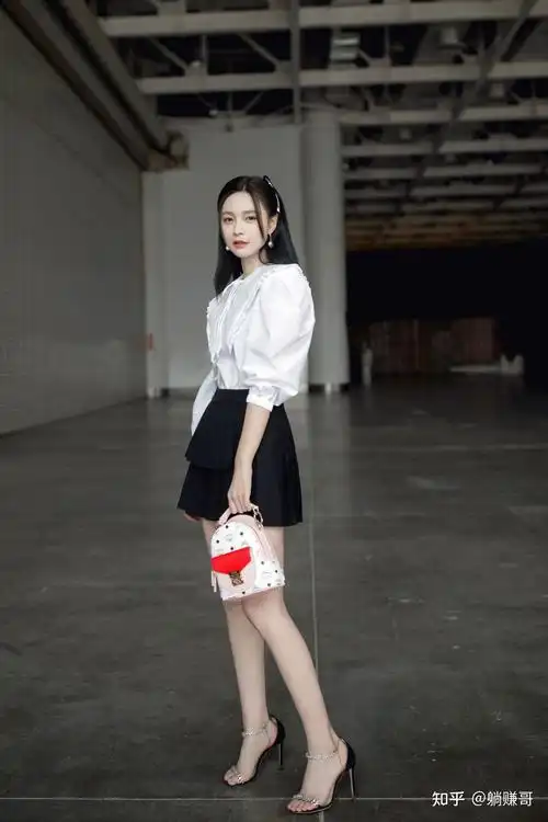 沈梦辰美脚图片