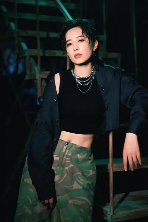 佩戴uozu shan项链概念:阳雀一催 雀眼观望李斯丹妮超话#乘风破浪的