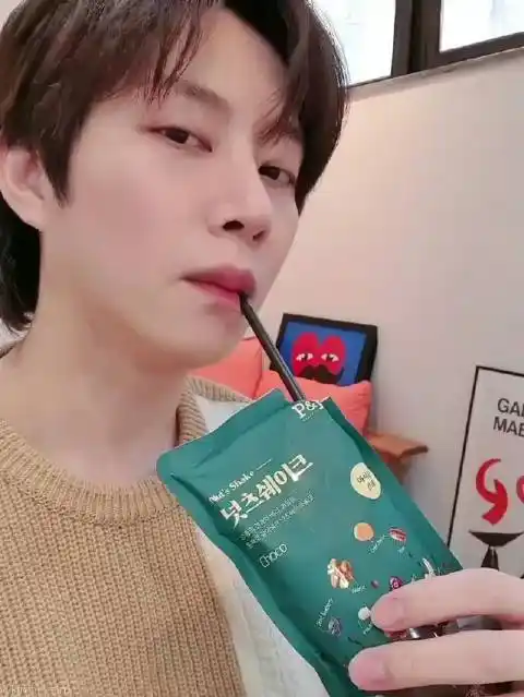 金希澈超话90#金希澈宇宙大明星#【i】211110希澈更新我瘦了点吧?