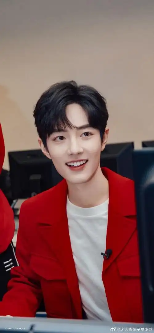 肖战的微笑,犹如夏日里的一缕清风,让人心都快要融化了呢!好看!