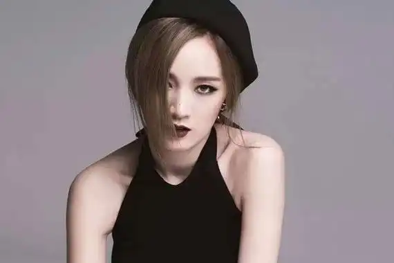 是因为有关键词说权志龙一直很赞赏孟佳,还有则是说权志龙取关了孟佳