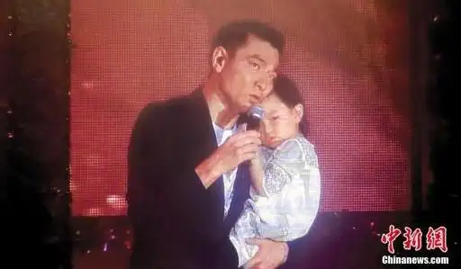 据台湾《中时电子报》报道,5月9日刘德华的女儿刘向蕙过4岁生日,有