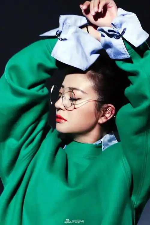 赵薇侧颜惊艳!这些唯美侧颜照你都见过吗?