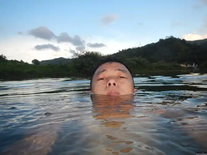 淡澳那些事五月六日立夏二仔爷山河里游泳爽歪歪