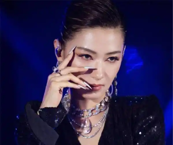 原创乘风破浪的姐姐冲浪榜张含韵第四阿朵第三万茜不在榜首