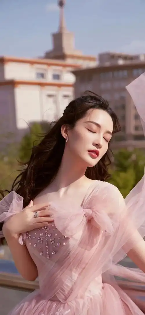李沁粉色婚纱照明星手机壁纸