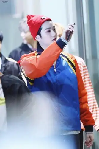 回顾赖冠霖某次签售下班 小红帽要被大灰狼拐跑啦