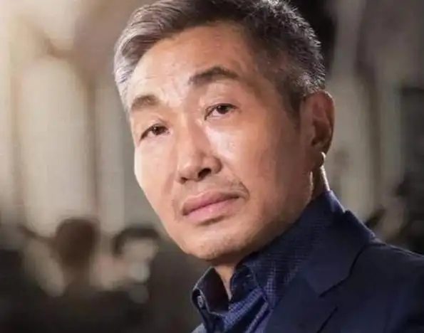 纪实演员杜源4岁与妻子相熟,结婚41年零绯闻,如今女儿成他的骄傲