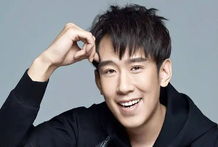 我只接受《长脸》这9位男明星,去年,一滴相思的泪今年落到了我的唇边?