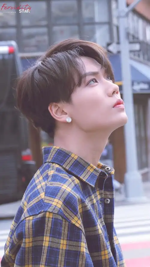 林彦俊 10.31《elleidoe》街拍