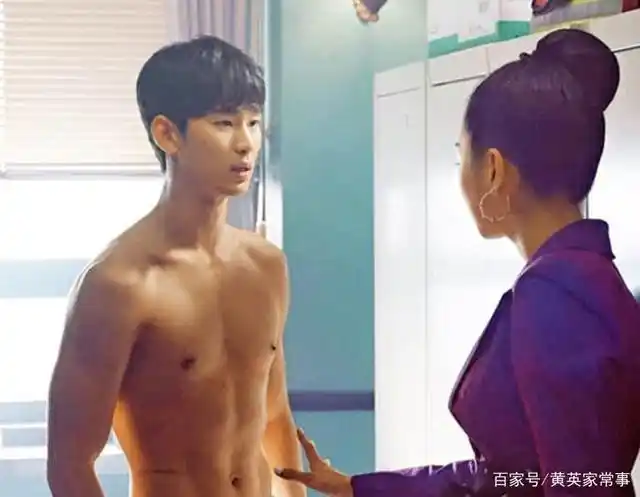 《某一天》开播至今讨论度持续走高,皆因金秀贤在剧中不但大晒腹肌,更