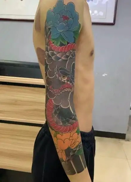 日式老传统七分袖#蛇与牡丹花纹身#吴江酷客纹身#吴江刺青
