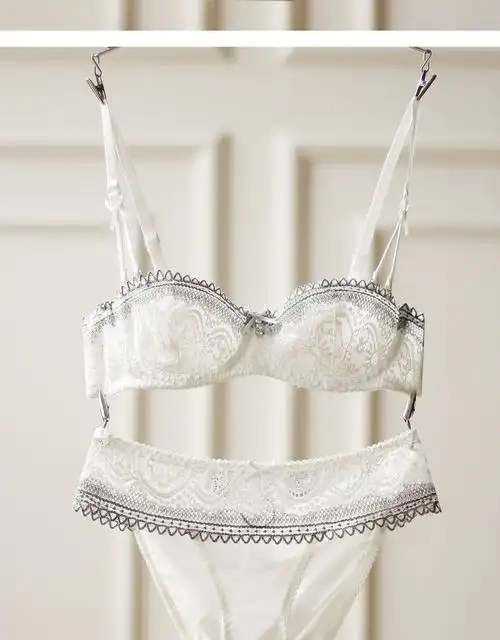 俞兆林新品文胸性感钢圈上托小胸聚拢薄款超薄蕾丝少女内衣套装透明大