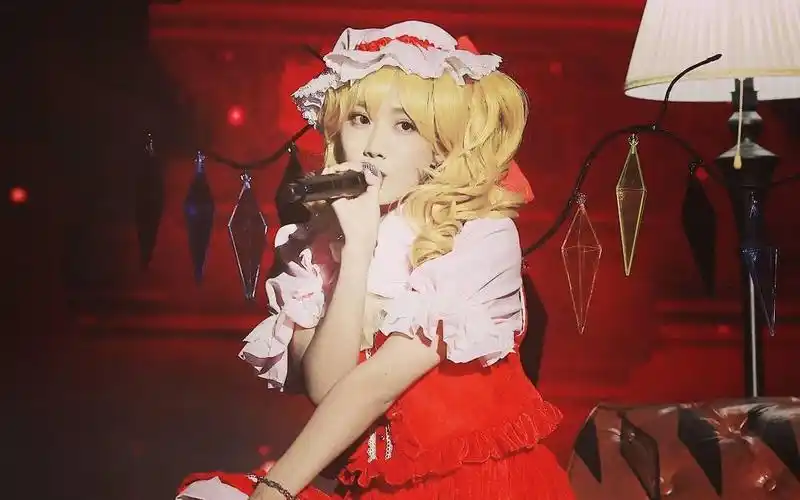 【李艺彤×芙兰朵露·斯卡雷特】白发卡×二小姐_哔哩哔哩_bilibili