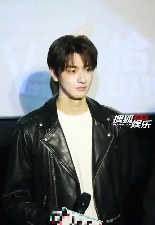 人气演员林一今日线下活动生图出炉啦!生图状态满分!