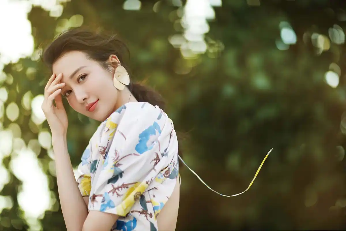 王鸥最新时装大片浪漫与文艺的多样女人味